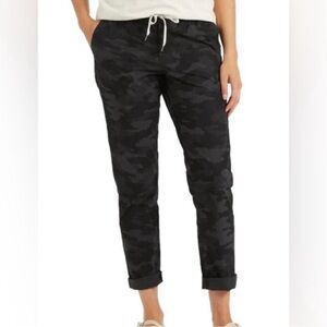 Vuori ripstop camo print pant size small